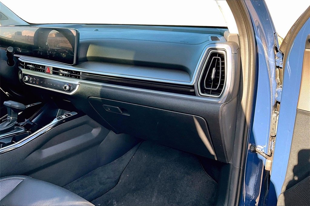 Used 2025 Kia Sorento SX image 16