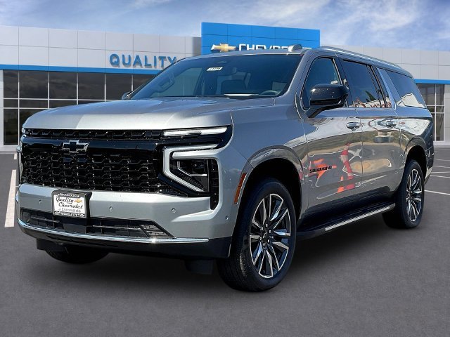 Used 2026 Chevrolet Suburban LS AWD/4WD image 2