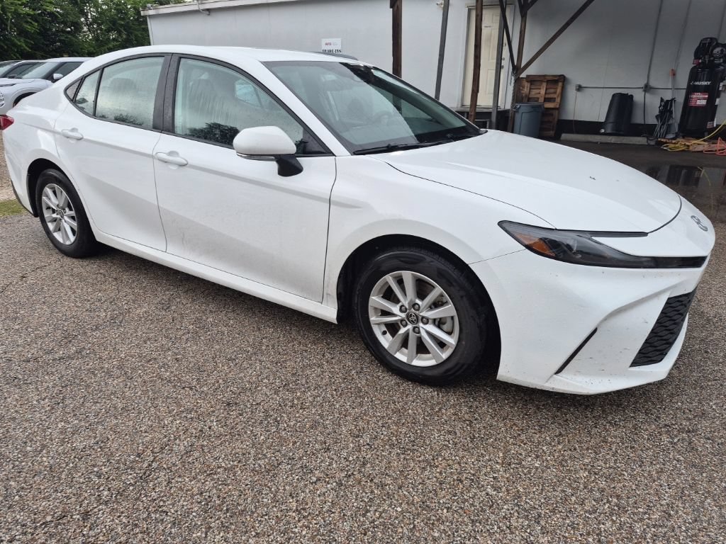 Used 2025 Toyota Camry LE FWD image 4