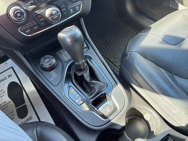 Used 2019 Jeep Cherokee Limited image 27