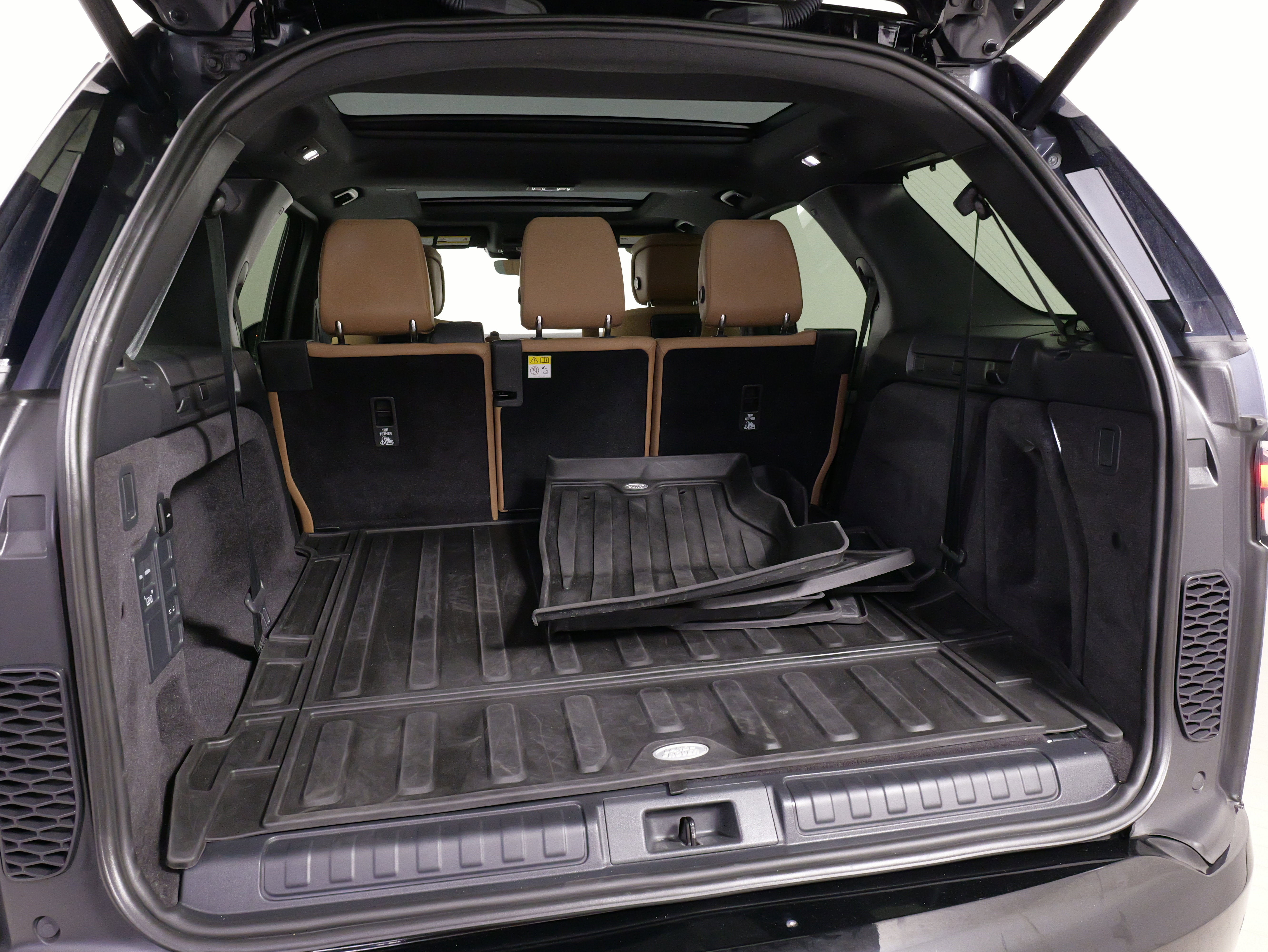 Used 2024 Land Rover Discovery Dynamic SE image 45