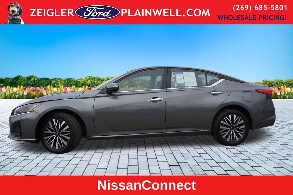 Used 2023 Nissan Altima 2.5 SV w/ SV Premium Package image 2