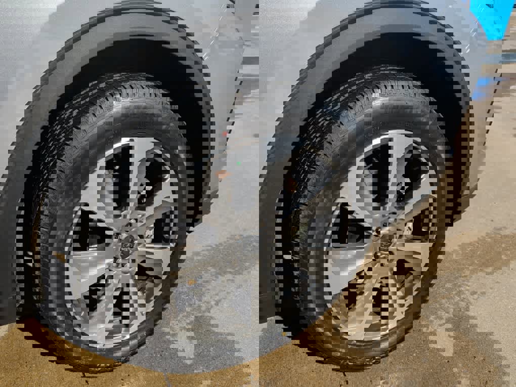 Used 2023 Ford Escape Platinum image 2