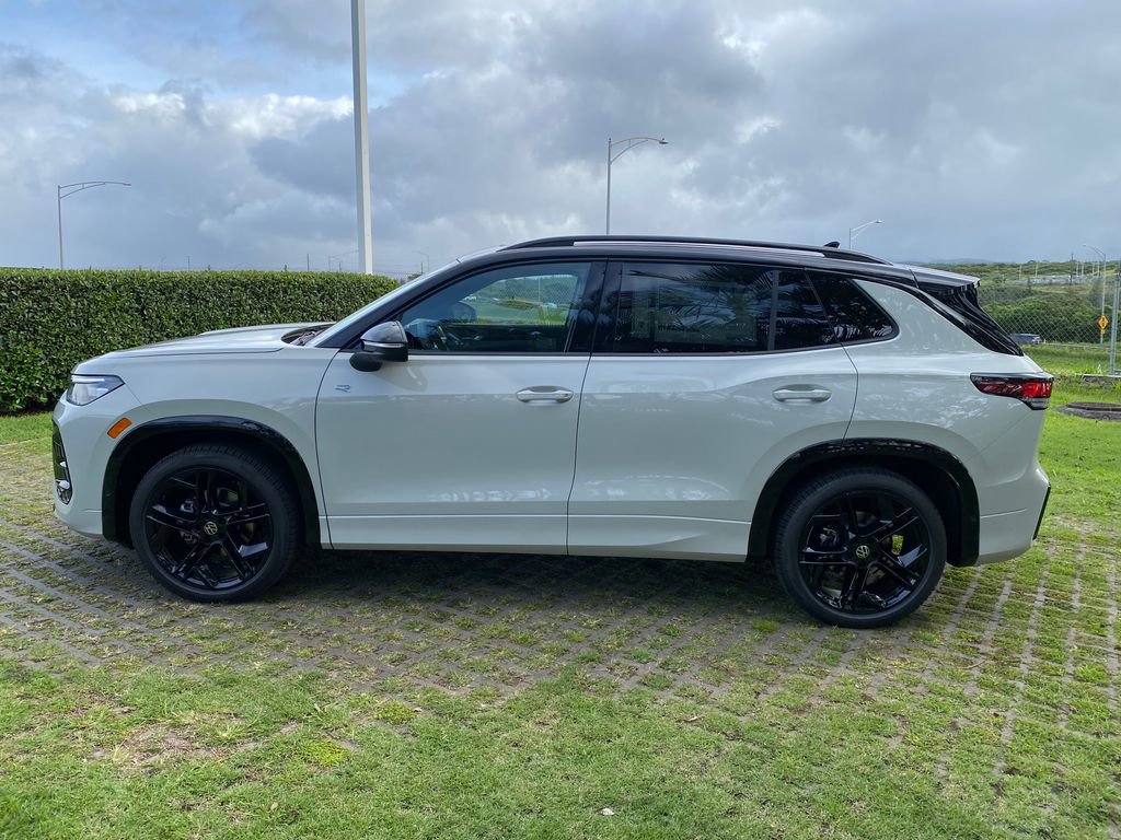 New 2026 Volkswagen Tiguan SE R-Line FWD image 22