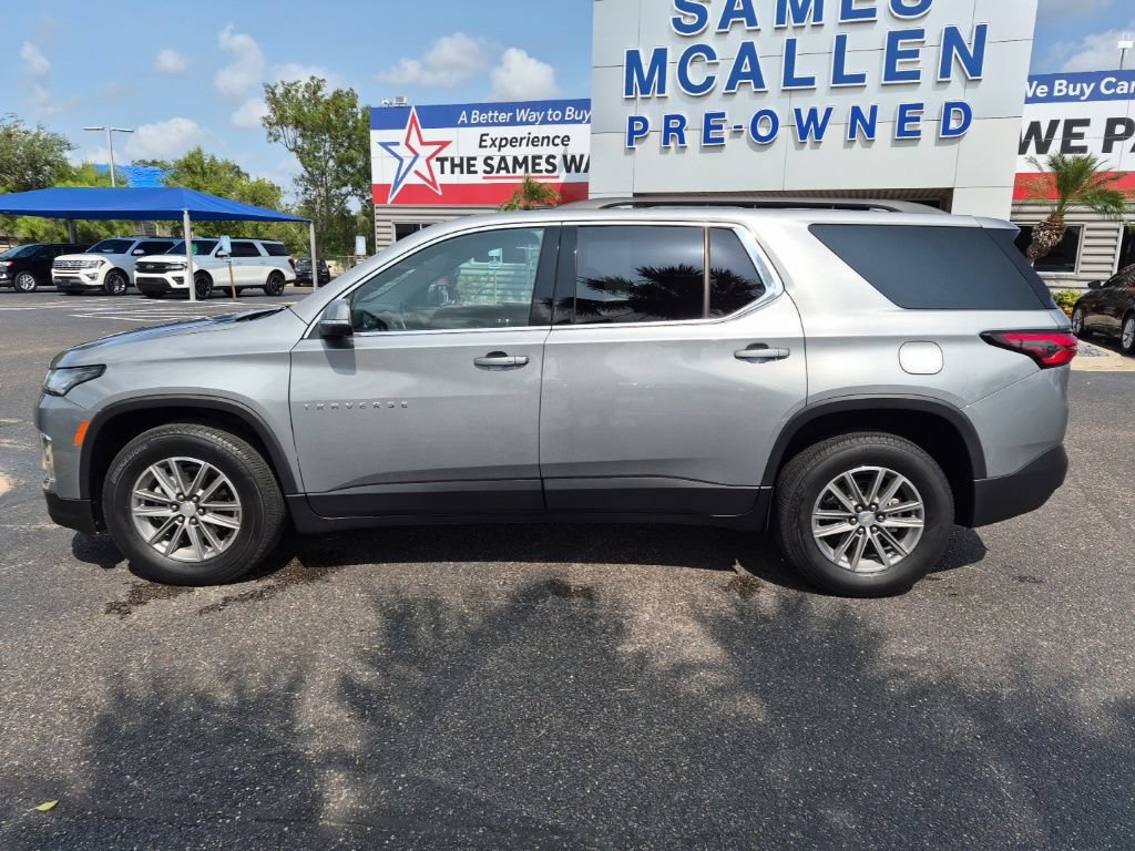 Used 2023 Chevrolet Traverse LT FWD image 2