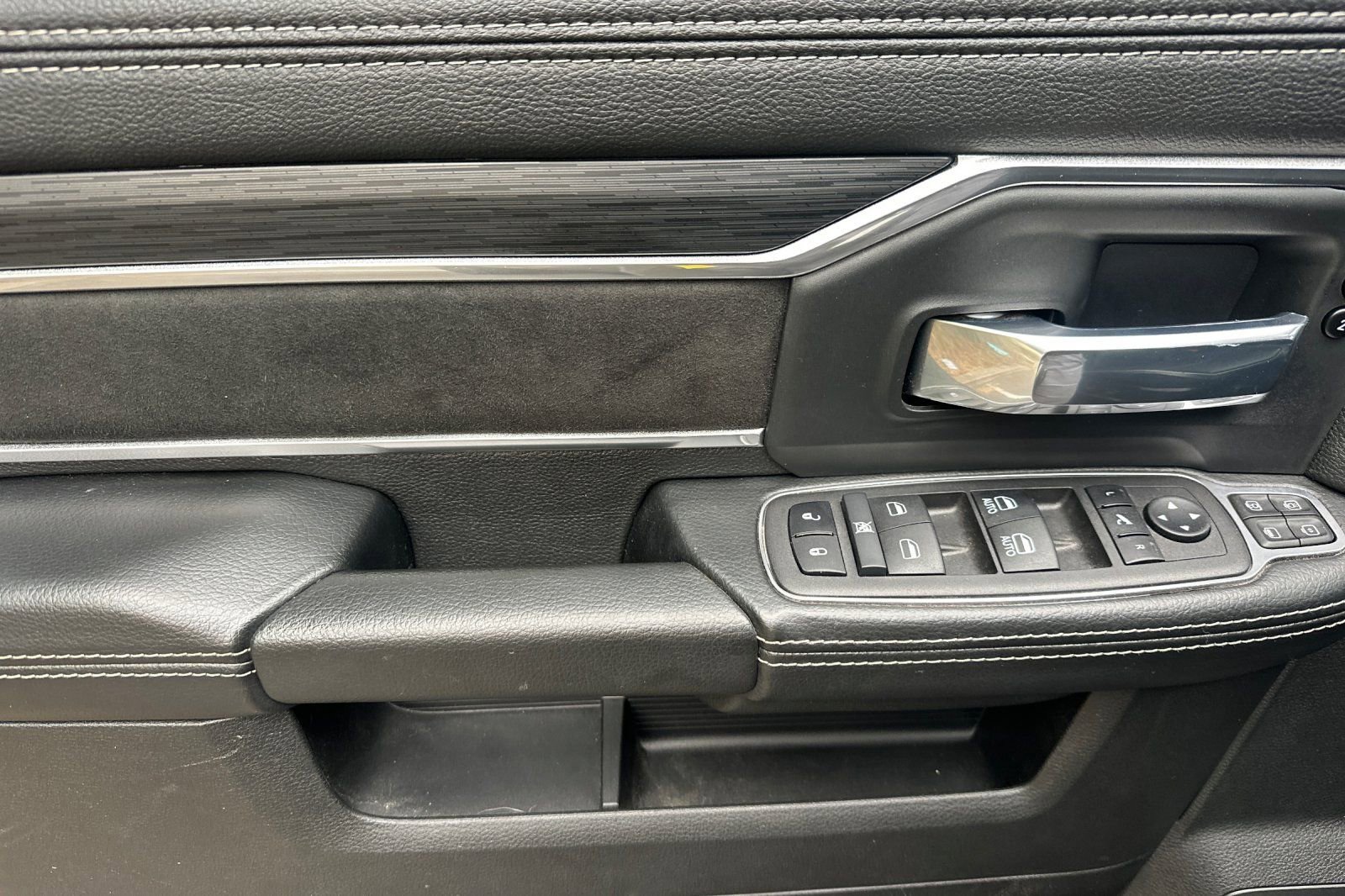 Used 2024 RAM 3500 Laramie w/ Night Edition AWD/4WD image 7