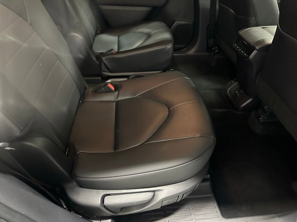 Used 2025 Toyota Highlander XLE AWD/4WD image 59