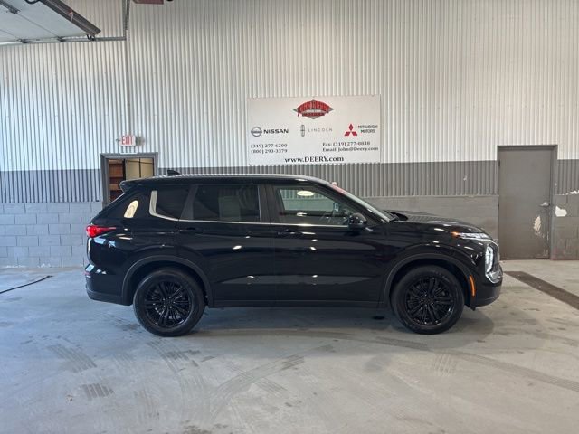 Used 2024 Mitsubishi Outlander ES image 2