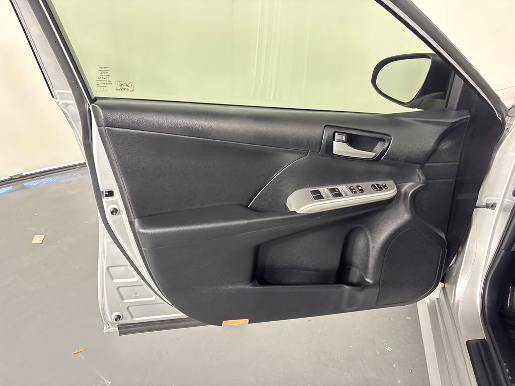 Used 2012 Toyota Camry SE w/ Leather Pkg image 28