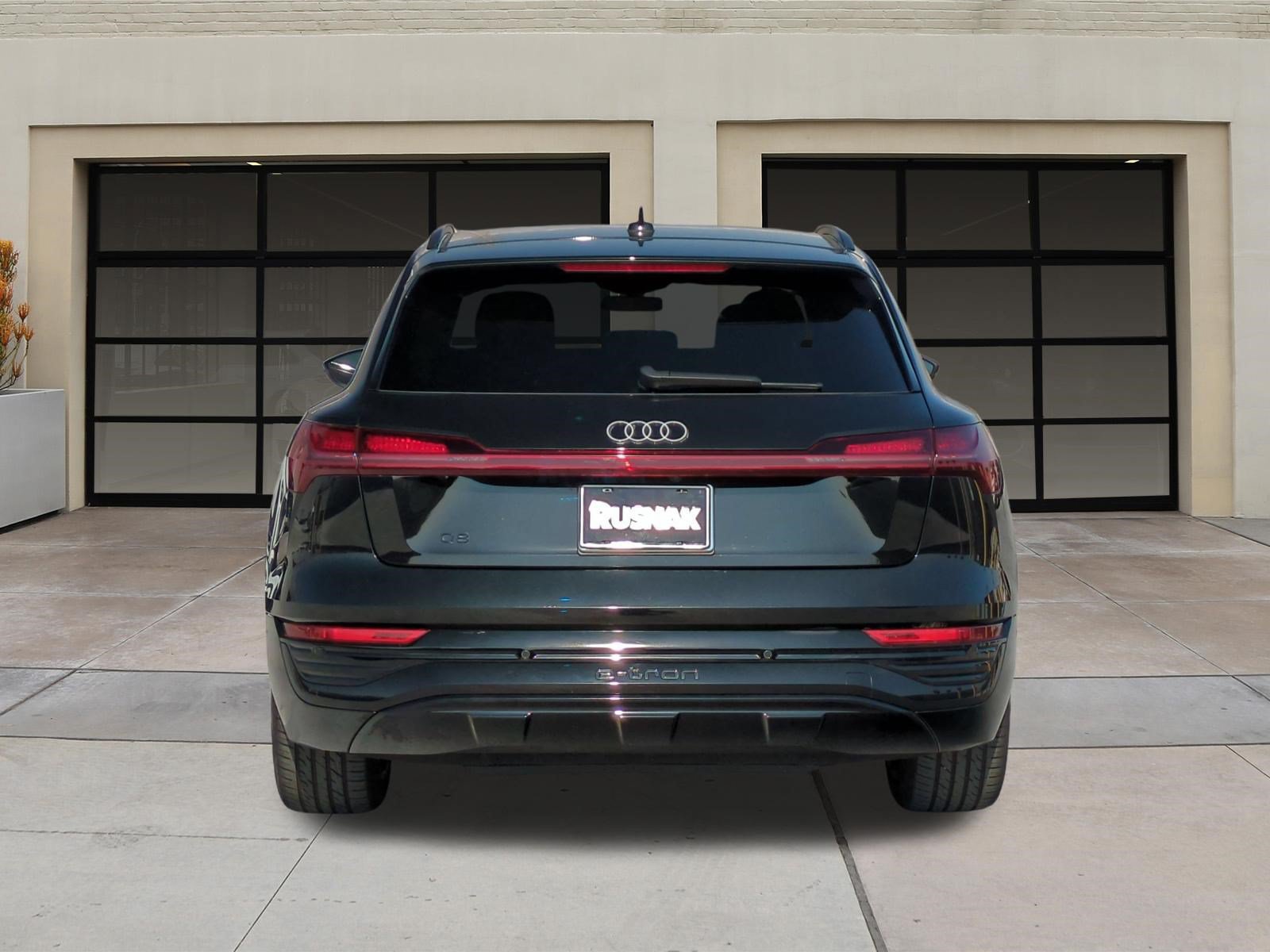 Used 2024 Audi Q8 e-tron Premium Plus w/ Premium Plus Package AWD/4WD image 5