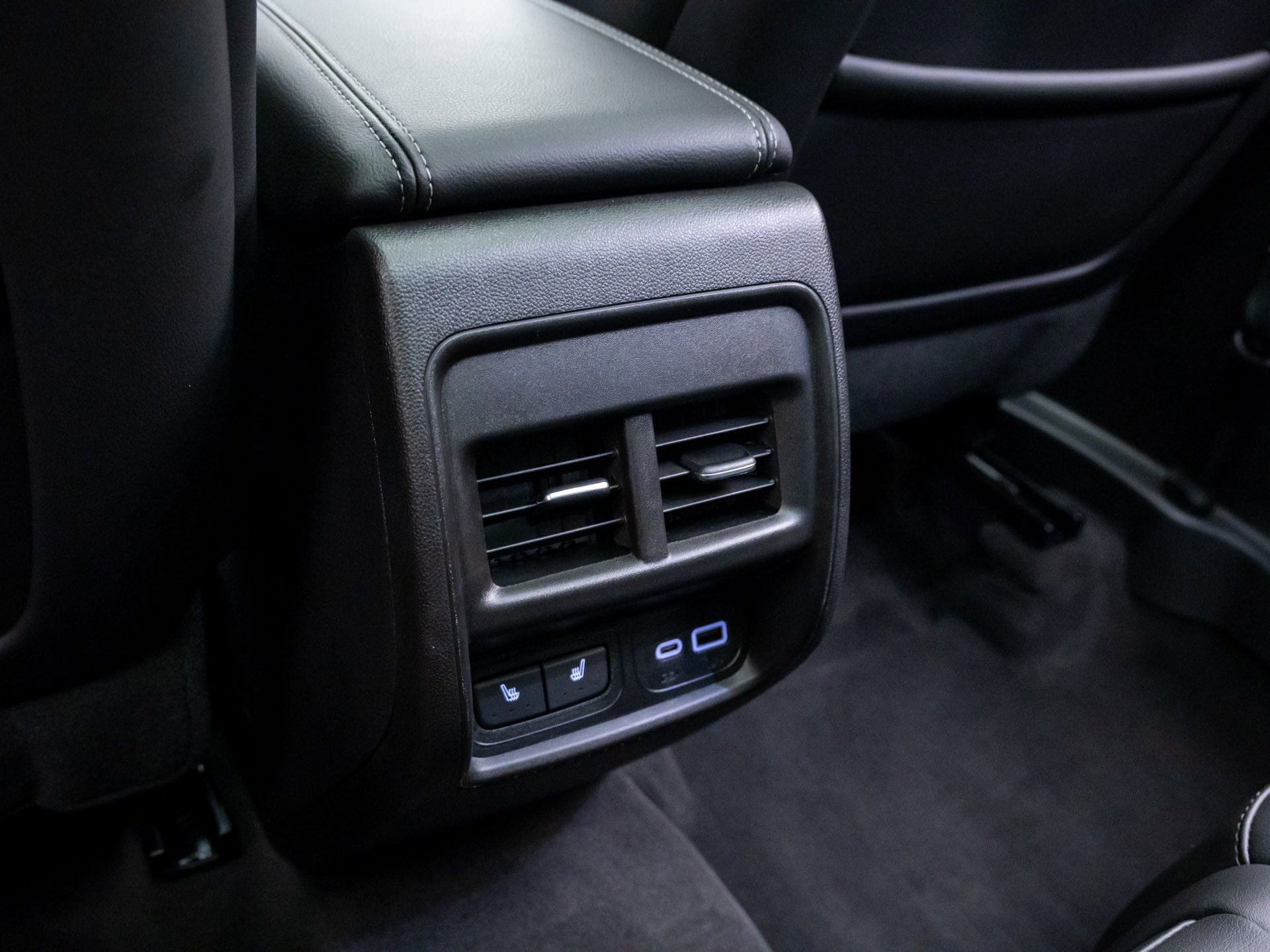 Certified 2025 Cadillac XT4 Premium Luxury AWD/4WD image 21