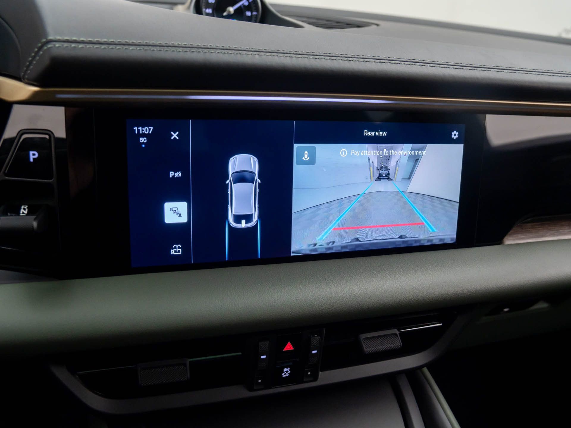 Certified 2024 Porsche Macan 4 Electric image 30