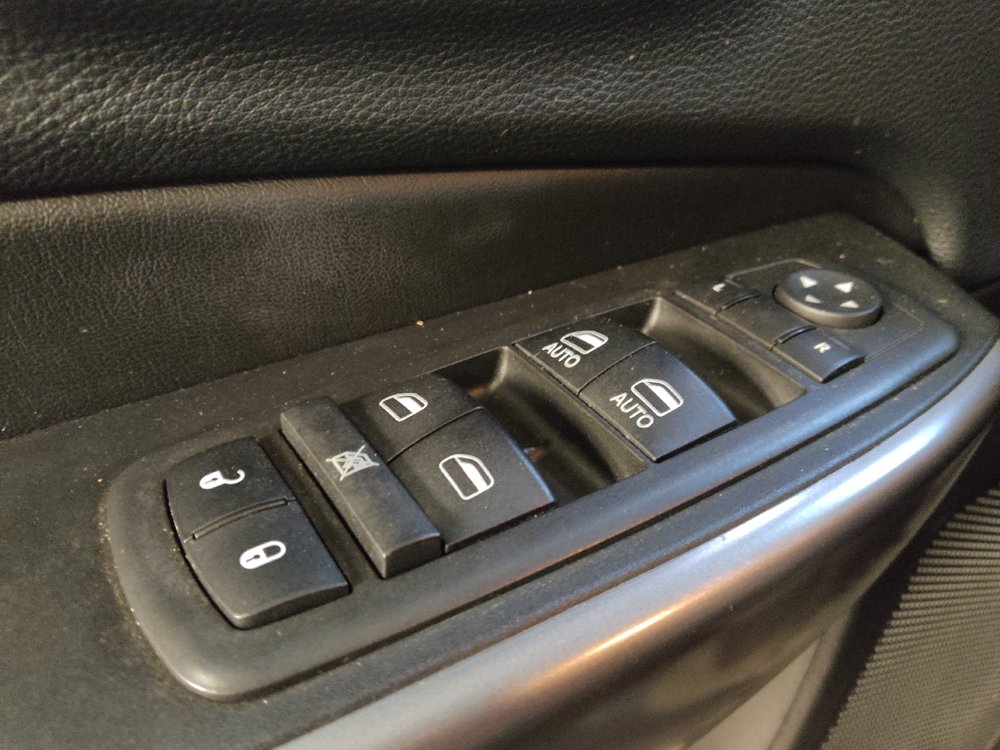 Used 2019 Jeep Cherokee Limited w/ Technology Group AWD/4WD image 27
