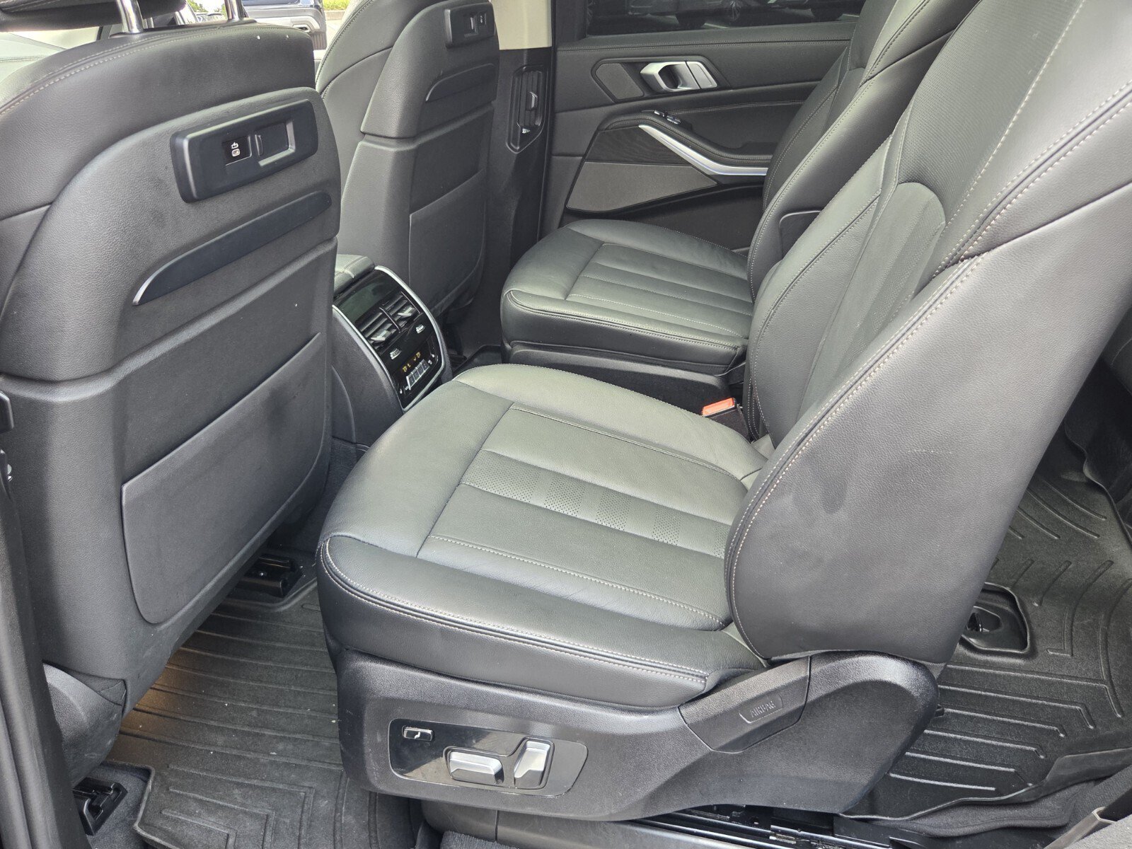 Used 2021 BMW X7 xDrive40i w/ Premium Package AWD/4WD image 12