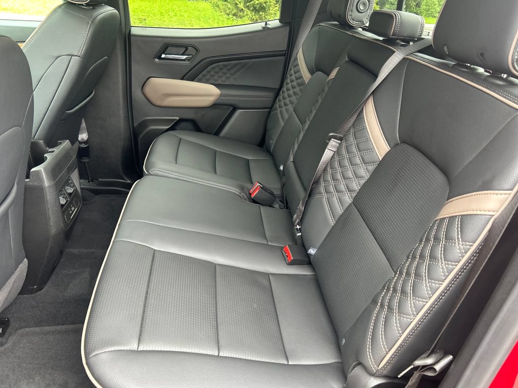 Used 2025 GMC Canyon Denali AWD/4WD image 13