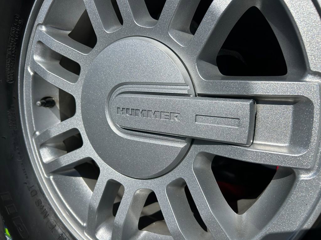 Used 2010 HUMMER H3 image 32