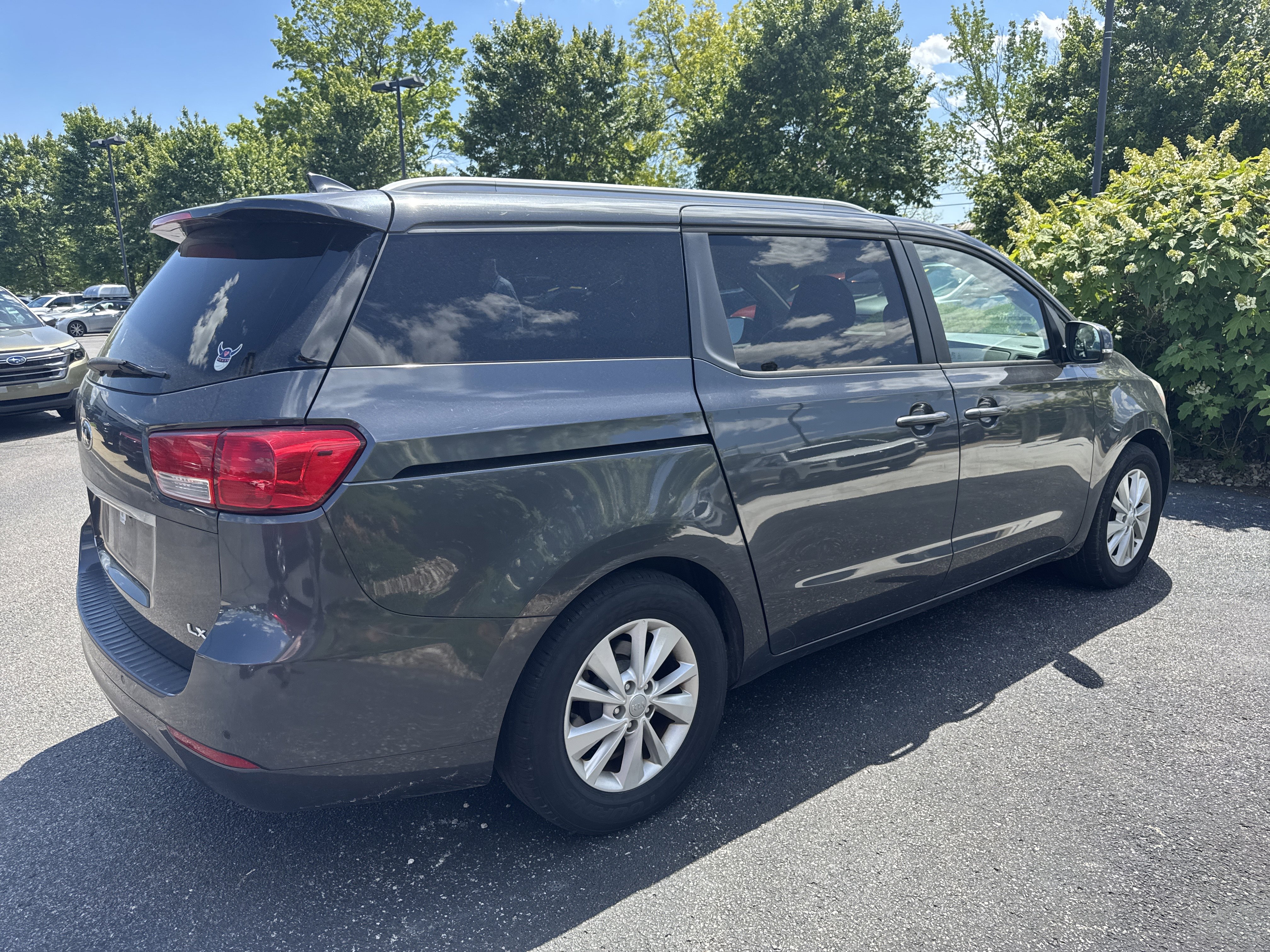 Used 2016 Kia Sedona LX w/ Option Group 020 FWD image 5