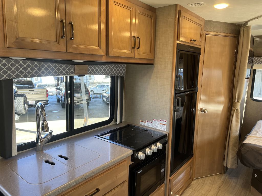Used 2018 Mercedes-Benz Sprinter 3500 image 40