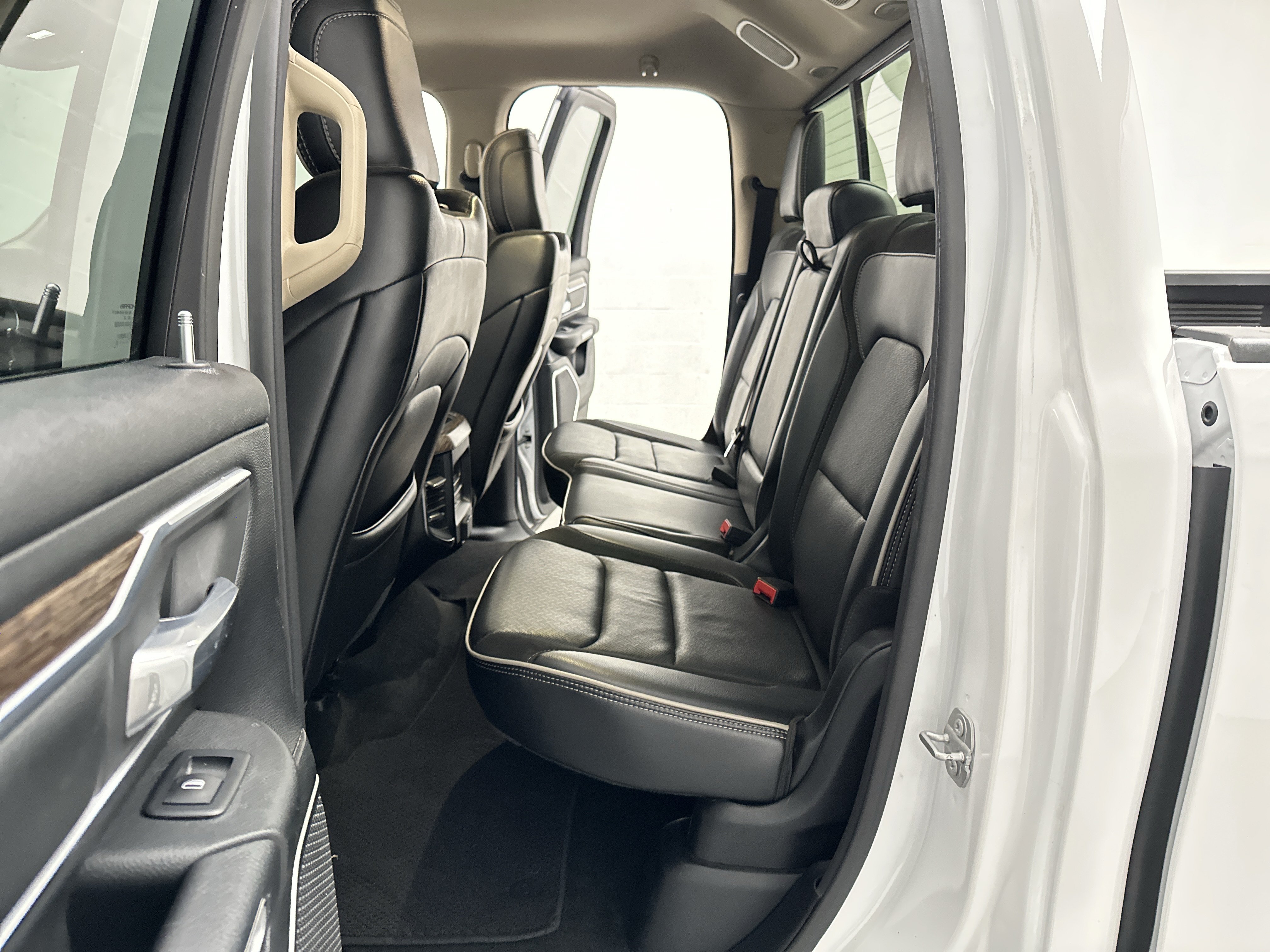 Used 2020 RAM 1500 Laramie AWD/4WD image 22