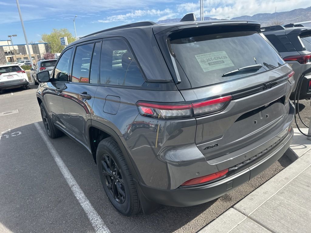 Used 2025 Jeep Grand Cherokee Altitude image 9