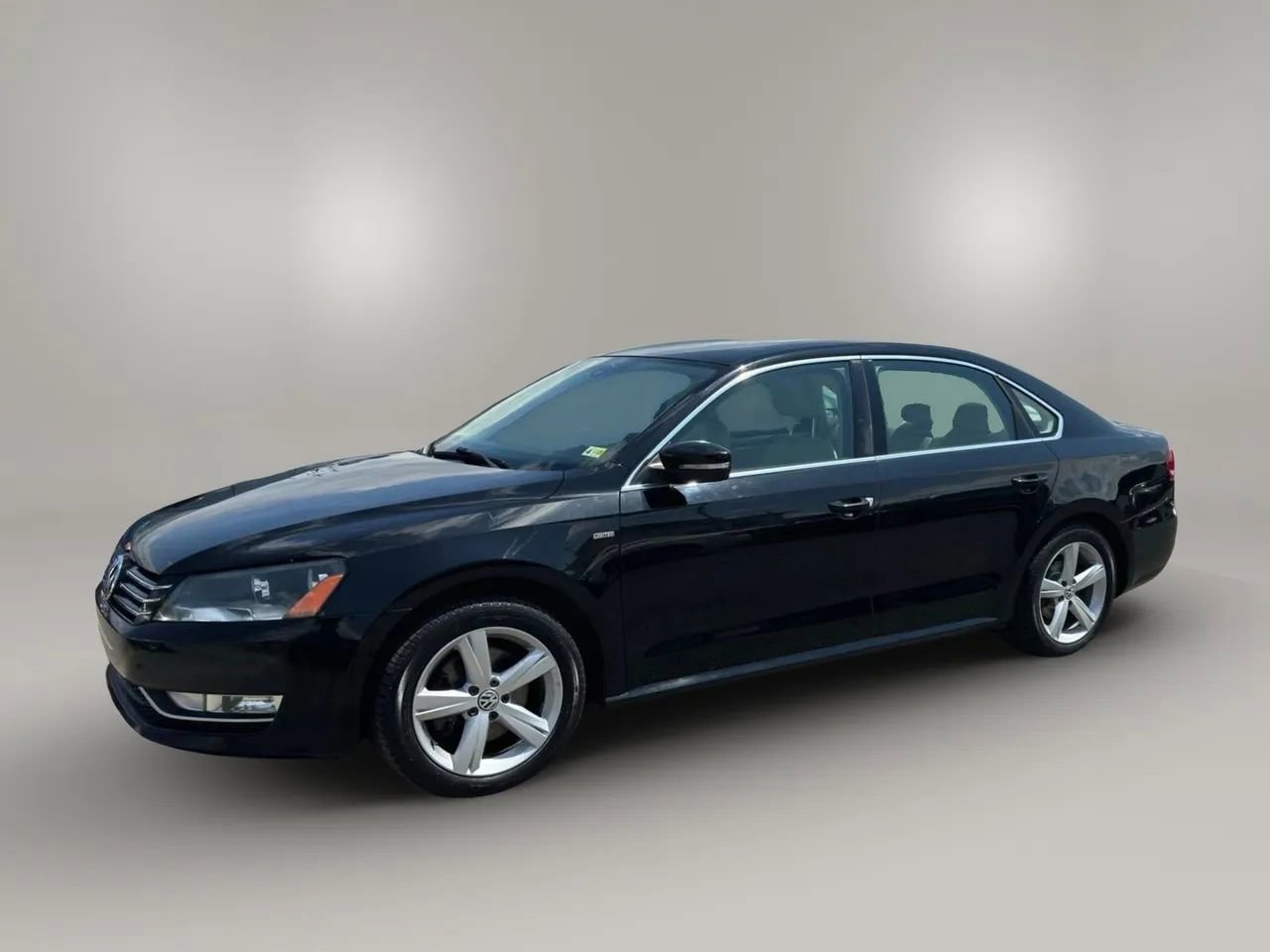 Used 2015 Volkswagen Passat 1.8T Limited Edition image 3