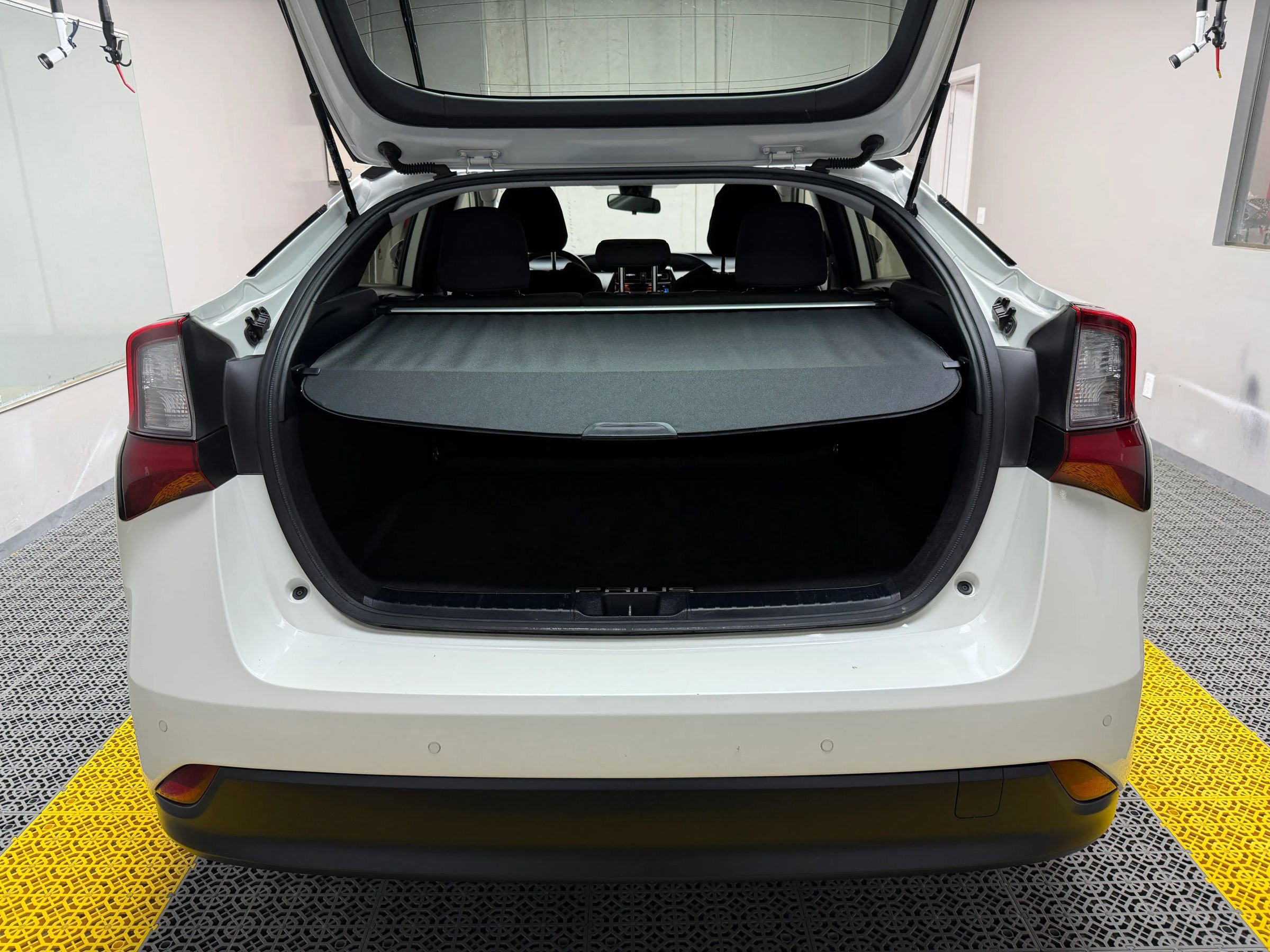 Used 2019 Toyota Prius LE image 16