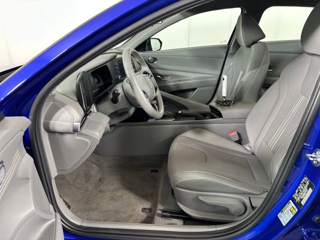 Certified 2025 Hyundai Elantra Sport image 40