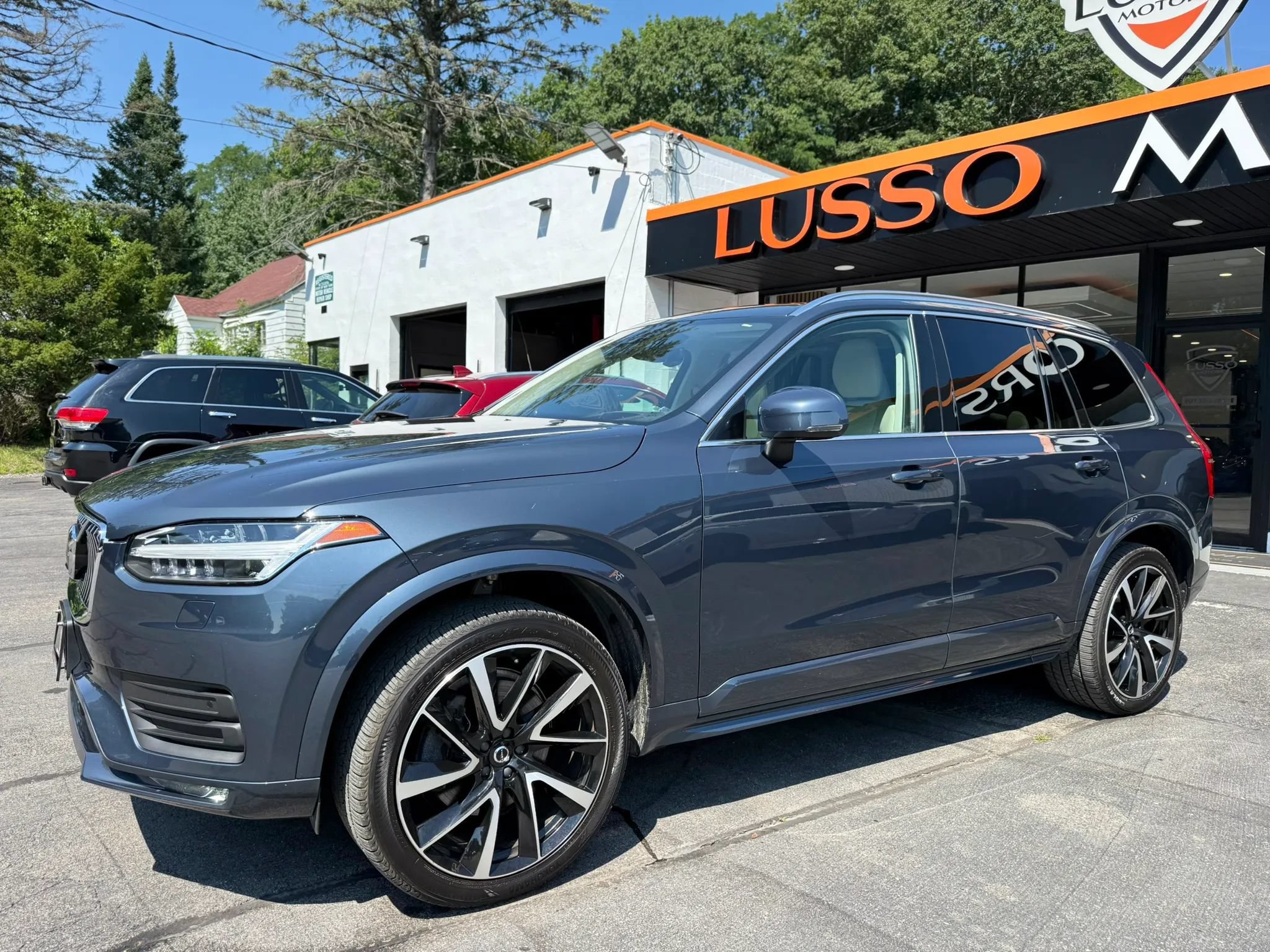 Used 2022 Volvo XC90 T6 Momentum w/ Advanced Package AWD/4WD image 3