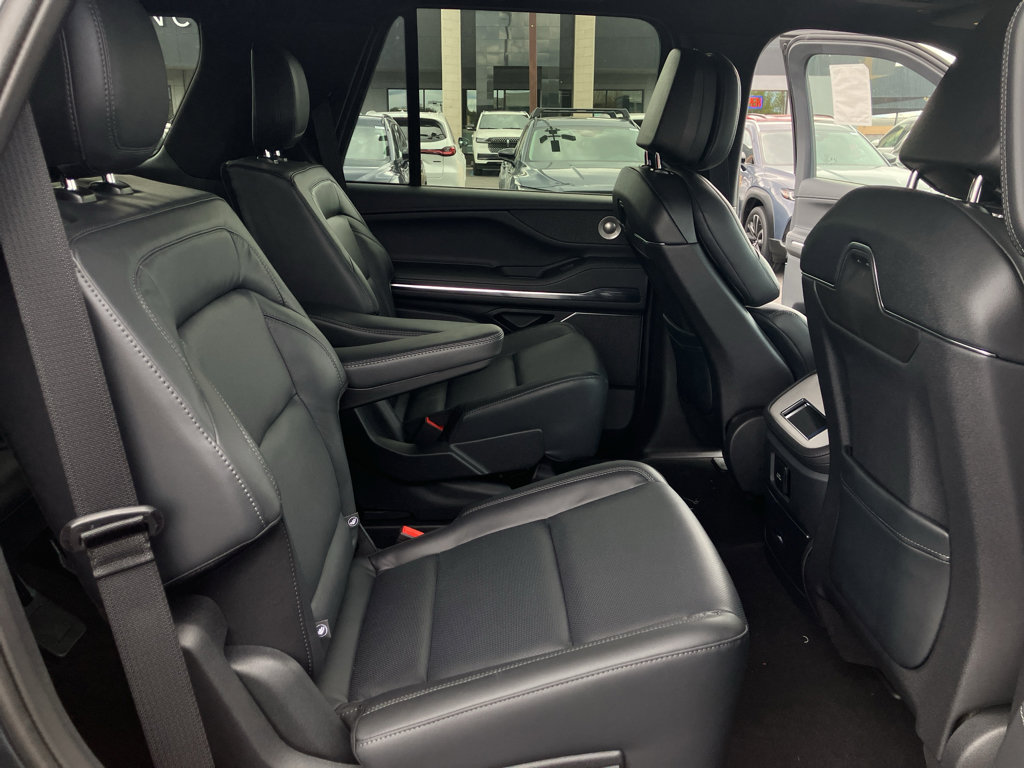 New 2026 Lincoln Navigator Reserve AWD/4WD image 18
