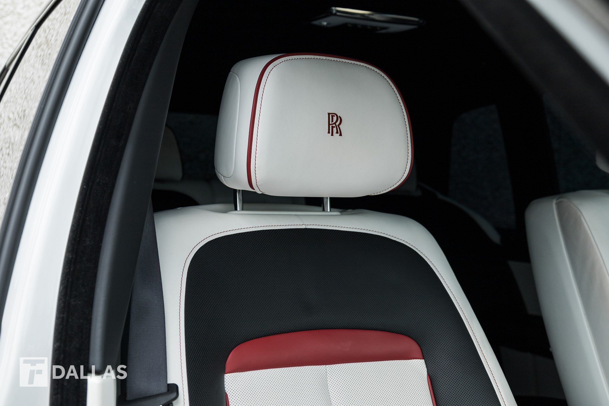 Used 2022 Rolls-Royce Cullinan w/ Technology Package AWD/4WD image 39