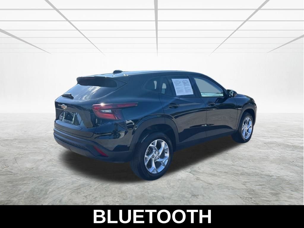 Used 2025 Chevrolet Trax LS w/ LS Convenience Package FWD image 5
