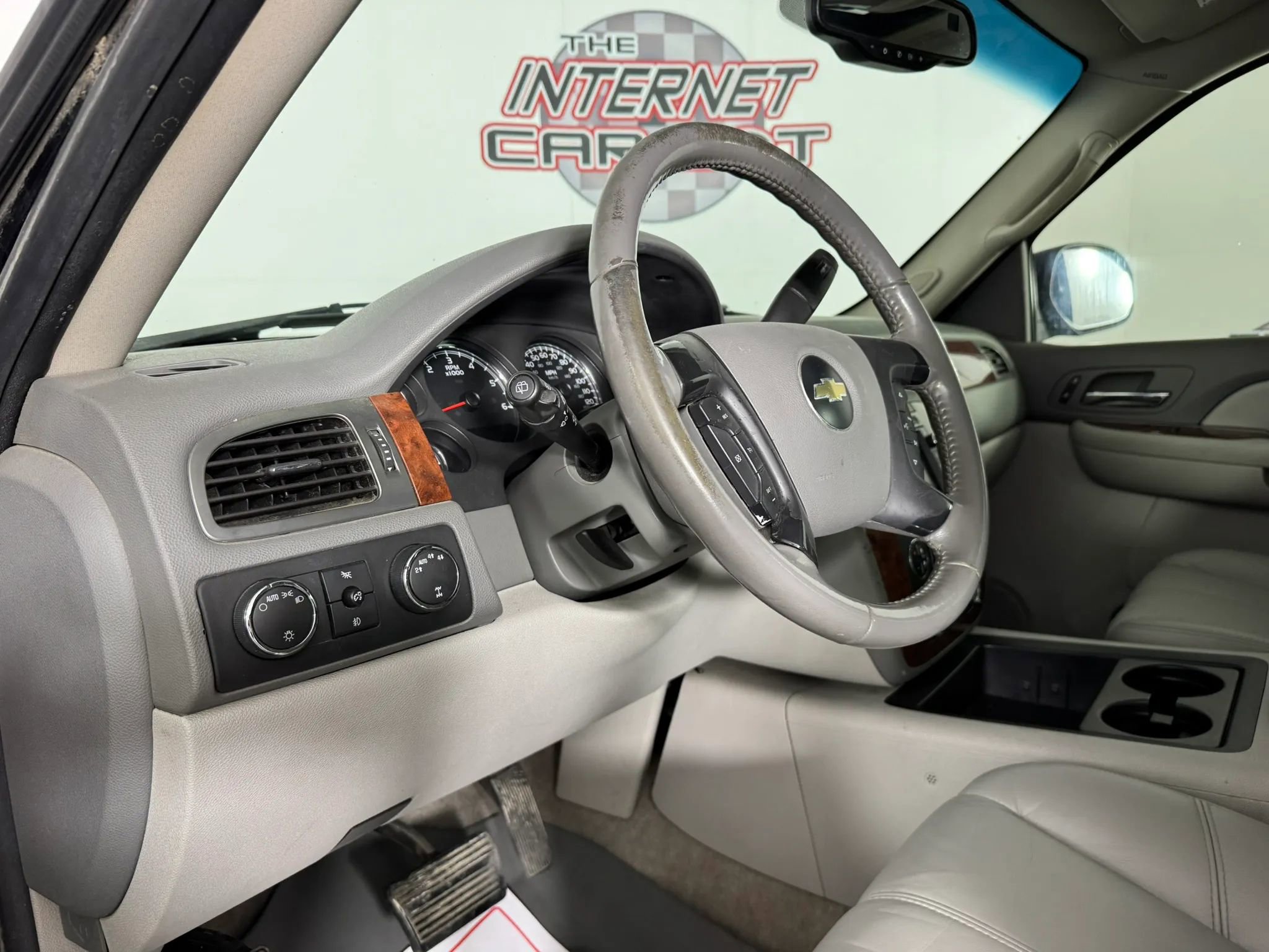 Used 2007 Chevrolet Suburban LTZ w/ LTZ Preferred Equipment Group AWD/4WD image 10