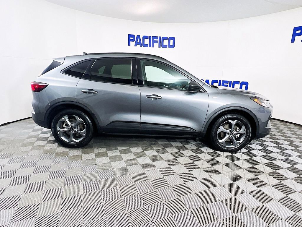 Certified 2025 Ford Escape ST-Line image 9