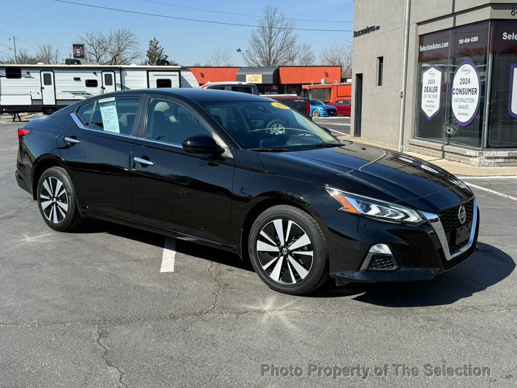 Used 2022 Nissan Altima 2.5 SV image 2