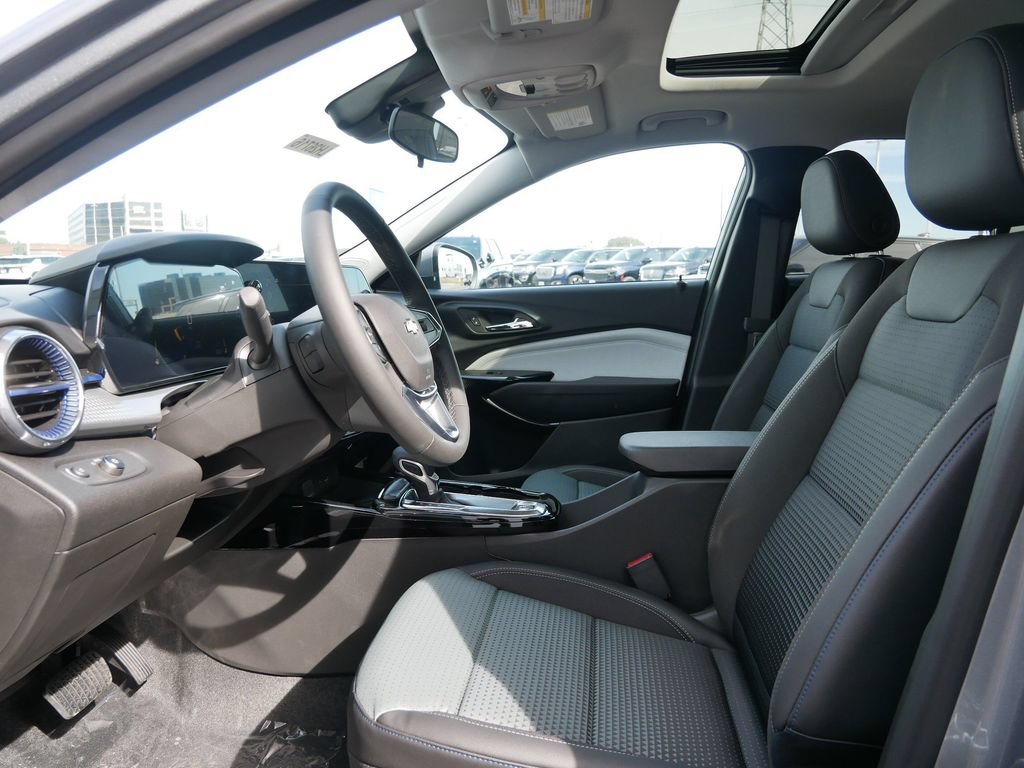New 2026 Chevrolet Trax LT w/ Sunroof Package FWD image 14