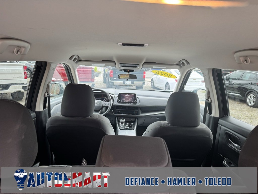 Used 2025 Nissan Rogue SV image 27