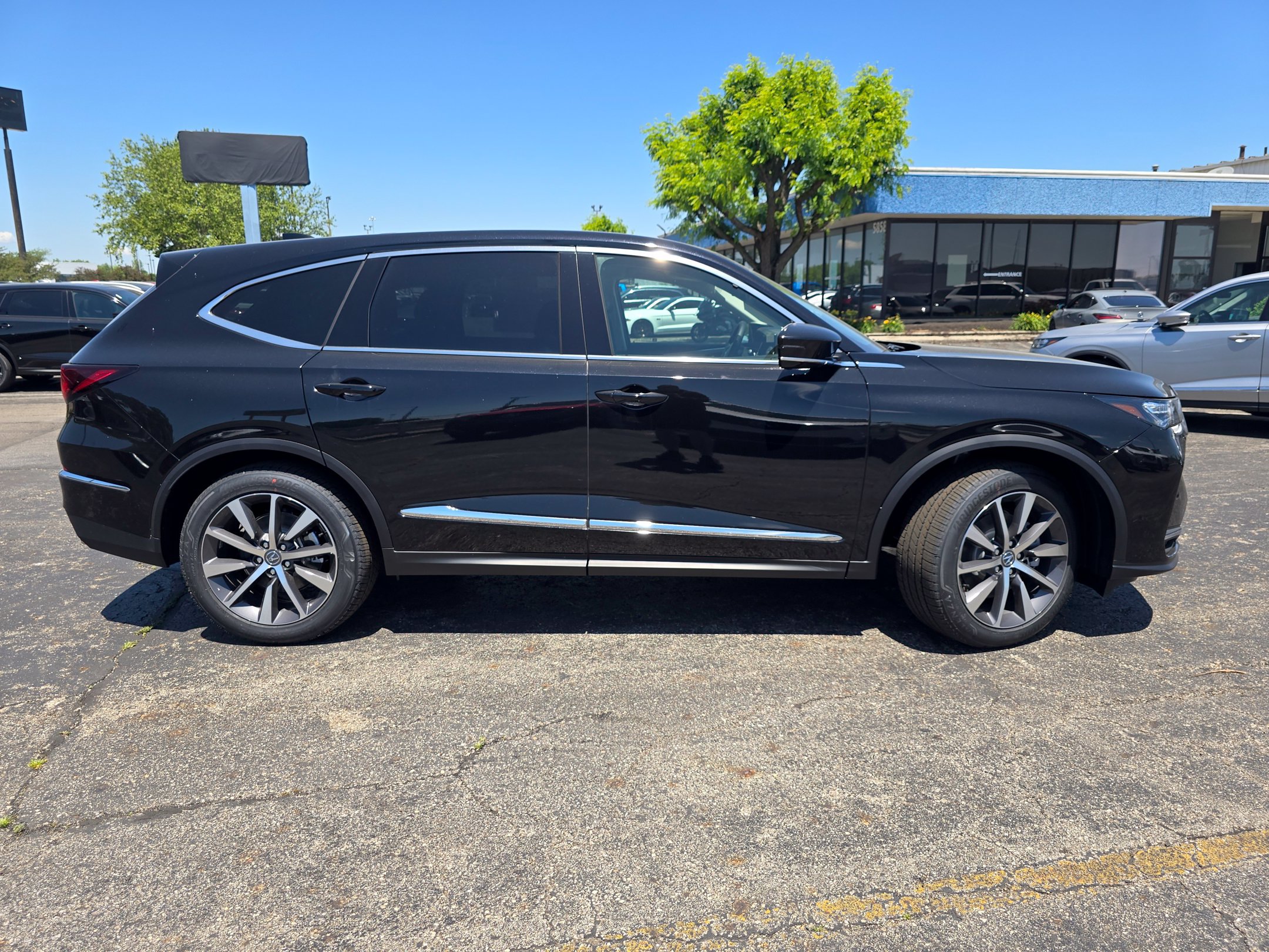 New 2026 Acura MDX w/ Technology Package AWD/4WD image 4