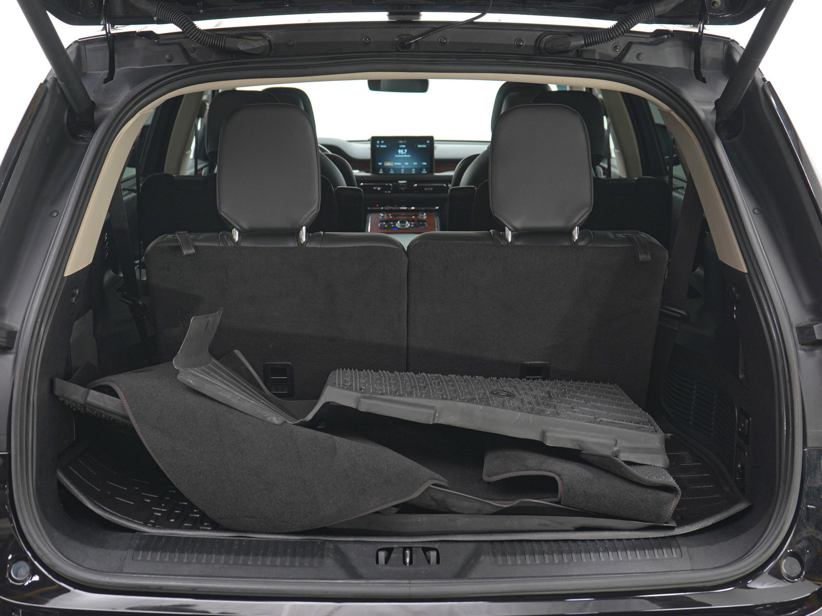 Used 2024 Lincoln Aviator Reserve w/ Equipment Group 201A image 9