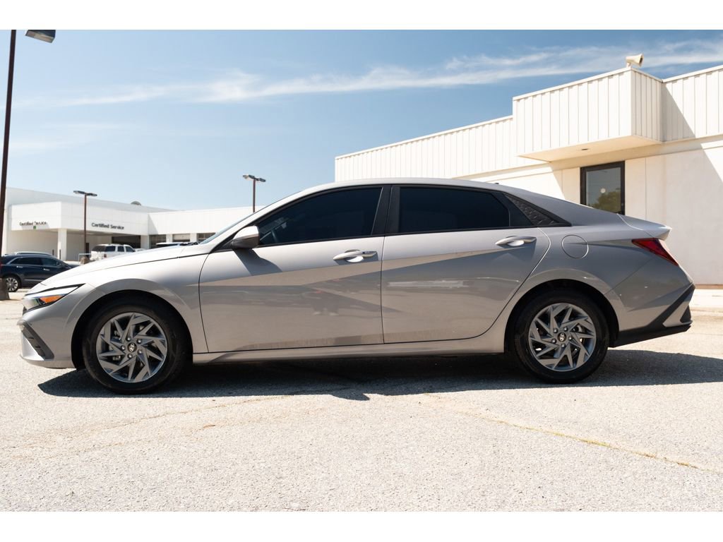 Used 2024 Hyundai Elantra SEL image 5
