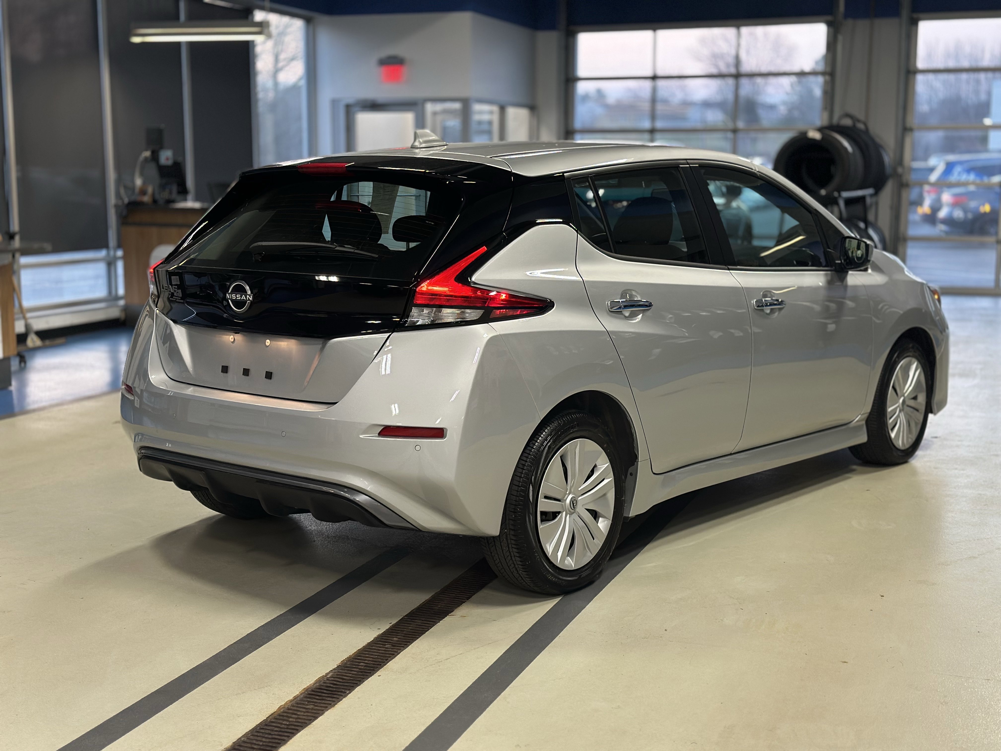 Used 2025 Nissan Leaf S image 4