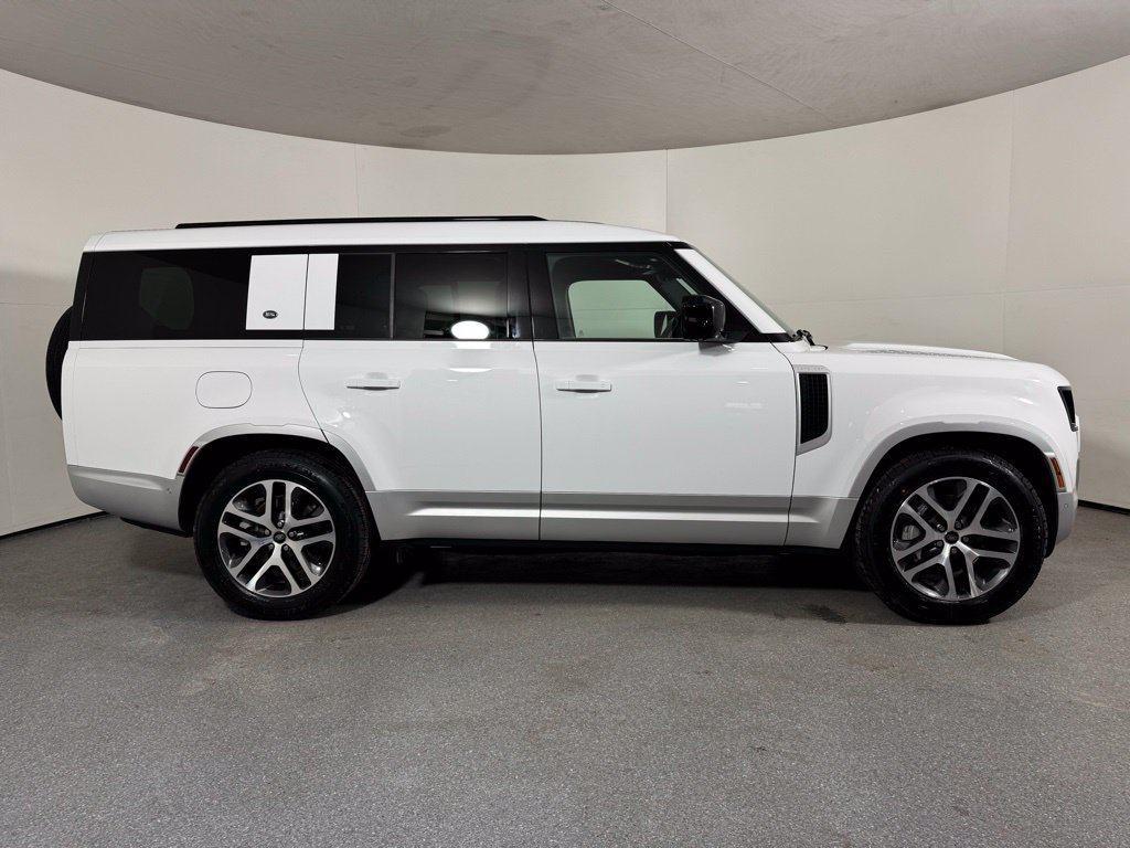Used 2023 Land Rover Defender 130 SE AWD/4WD image 5