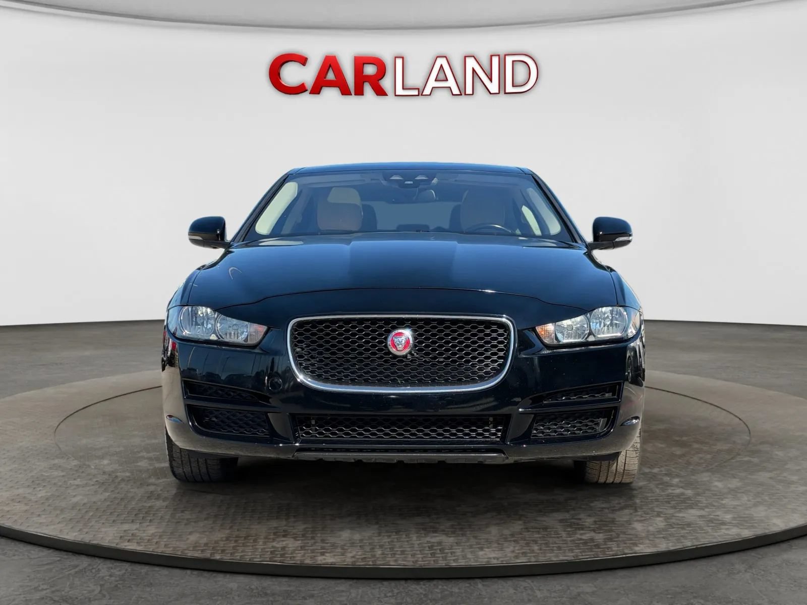 Used 2017 Jaguar XE RWD image 9