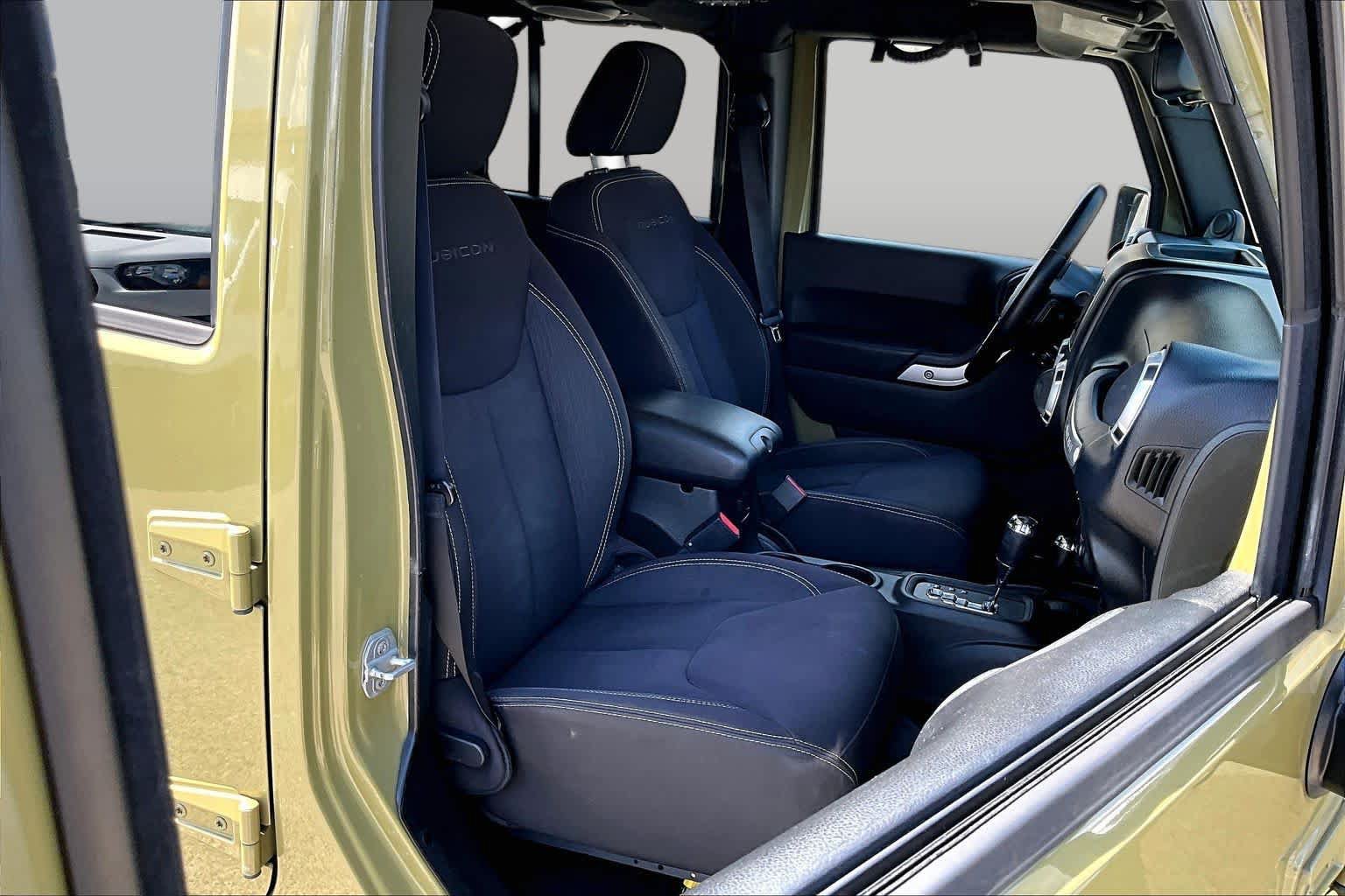 Used 2013 Jeep Wrangler Unlimited Rubicon w/ Connectivity Group AWD/4WD image 10