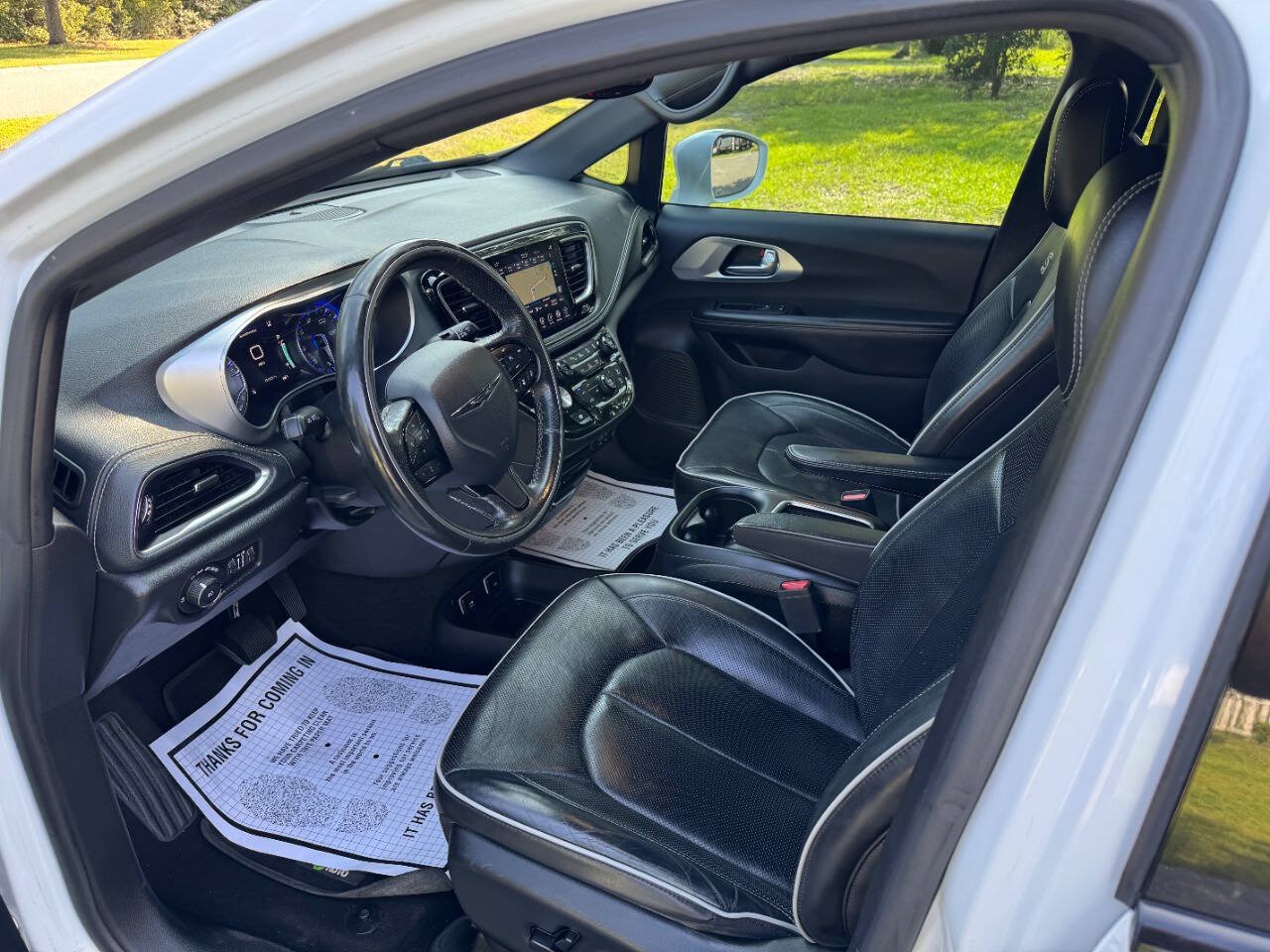 Used 2019 Chrysler Pacifica Limited w/ Advanced Safetytec Group FWD image 9