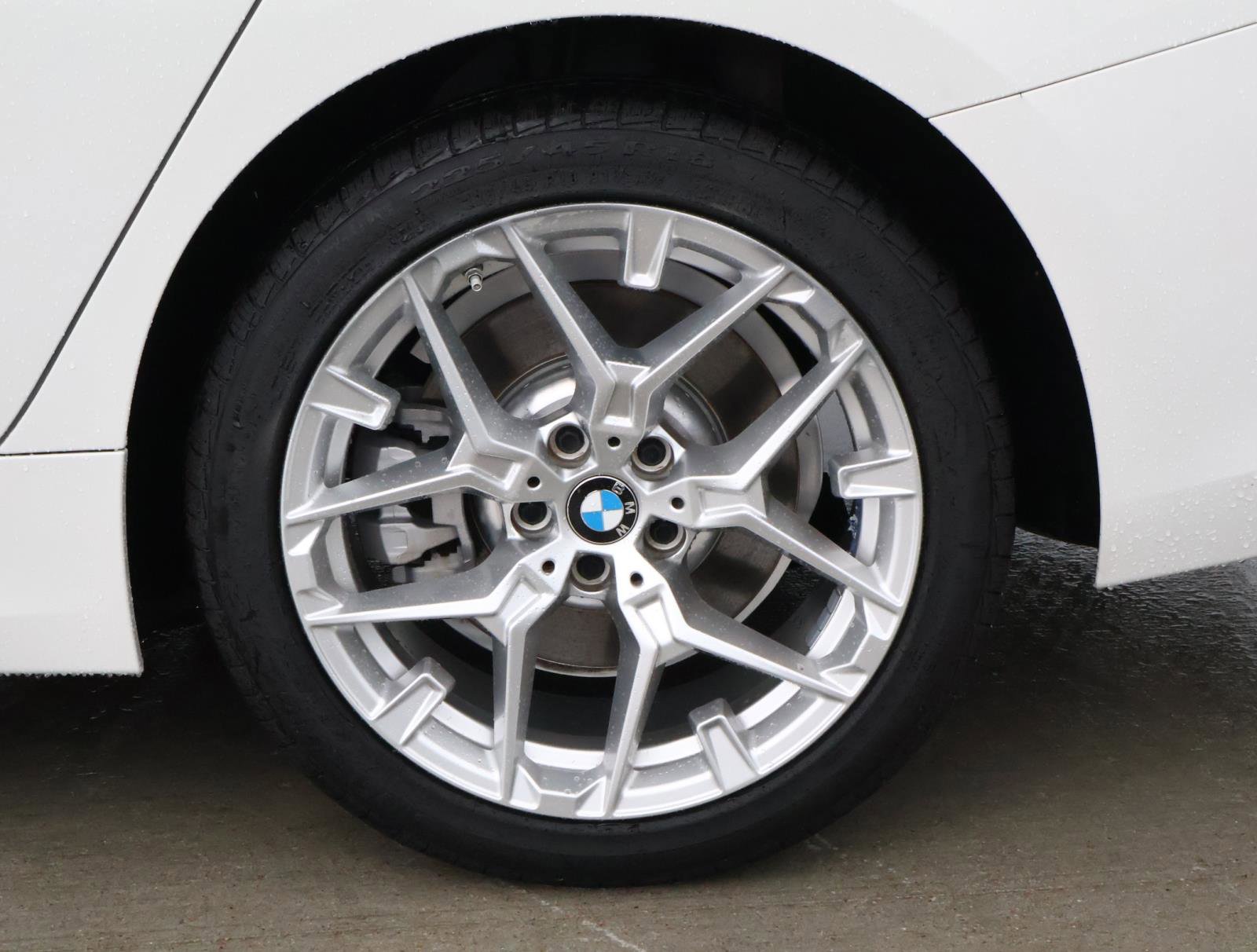 Used 2025 BMW 330i xDrive Sedan AWD/4WD image 8
