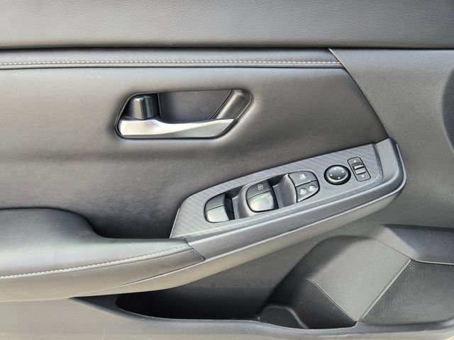 Used 2024 Nissan Sentra SV FWD image 22