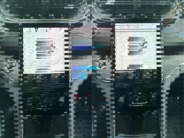 Used 2023 Jeep Grand Cherokee 4x4 image 12