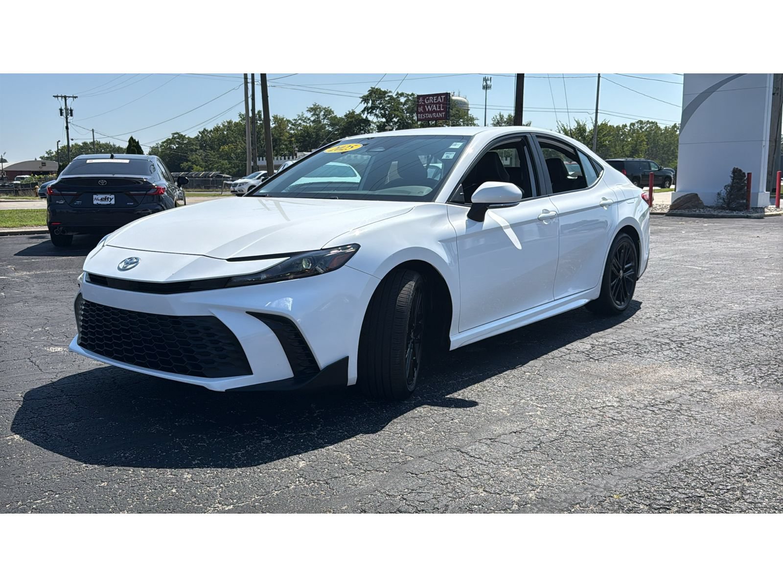 Certified 2025 Toyota Camry SE FWD image 3