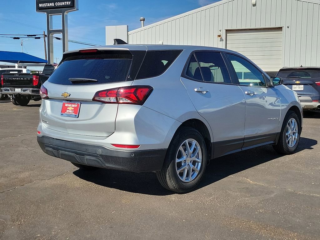 Used 2022 Chevrolet Equinox LS w/ LS Convenience Package FWD image 4