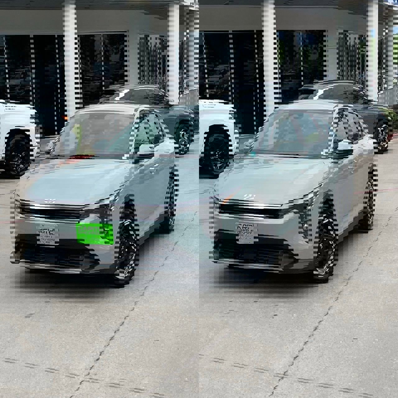 Used 2025 Kia K4 EX image 9